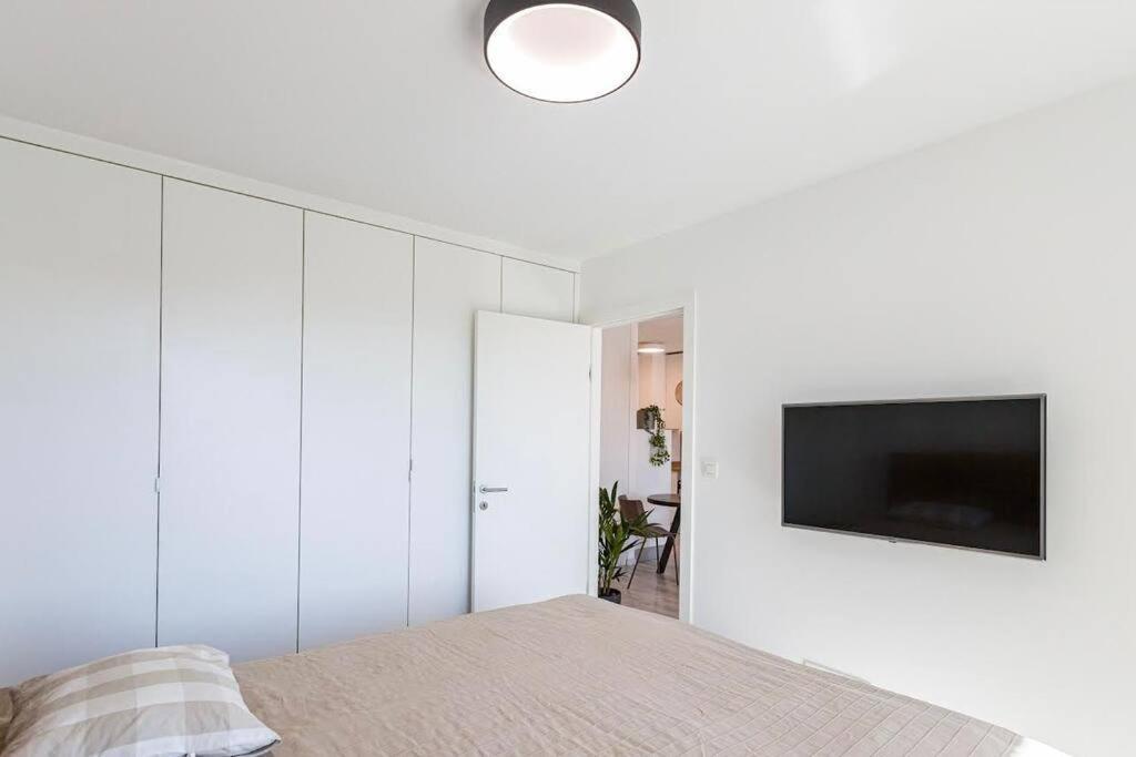 Urban Apartment With Possibility Of Parking براتسيلافا المظهر الخارجي الصورة