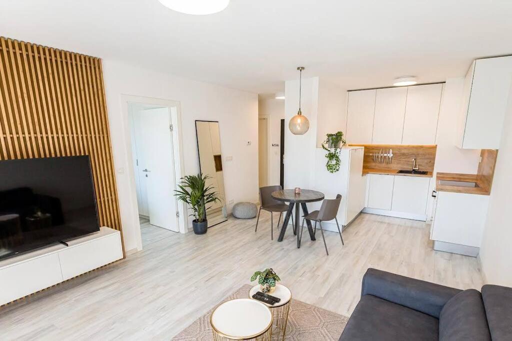 Urban Apartment With Possibility Of Parking براتسيلافا المظهر الخارجي الصورة